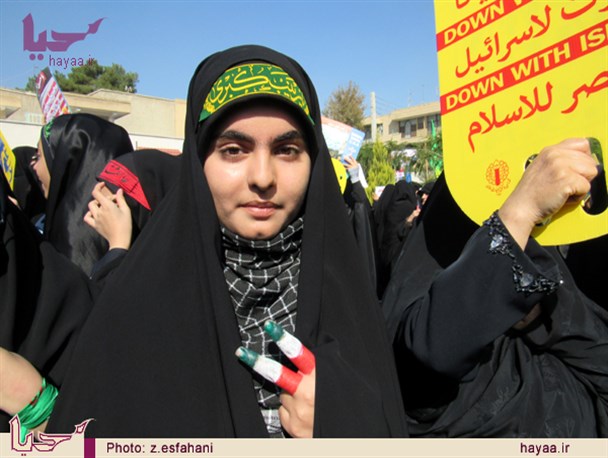 چادر ما قلب دشمن را به لرزه می اندازد/ تا خون در رگ و جان در تن داریم از انقلاب دفاع می کنیم