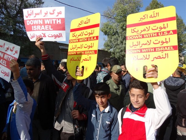 فریاد مرگ بر آمریکا بار دیگر در سراب دوره طنین انداز شد