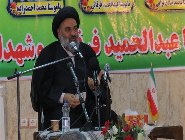 روشنگری و دفاع از دین خدا وظیفه روحانیون است/ شهدای روحانی استان کردستان جزو مظلوم‌ترین شهدا هستند