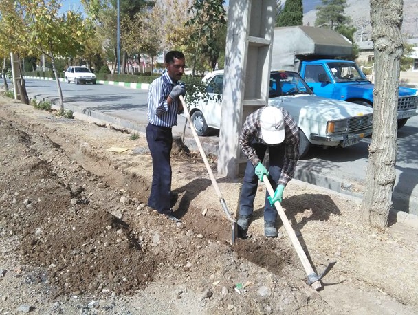 فضای سبز شهر سی سخت آبیاری قطره ای می شود+تصاویر