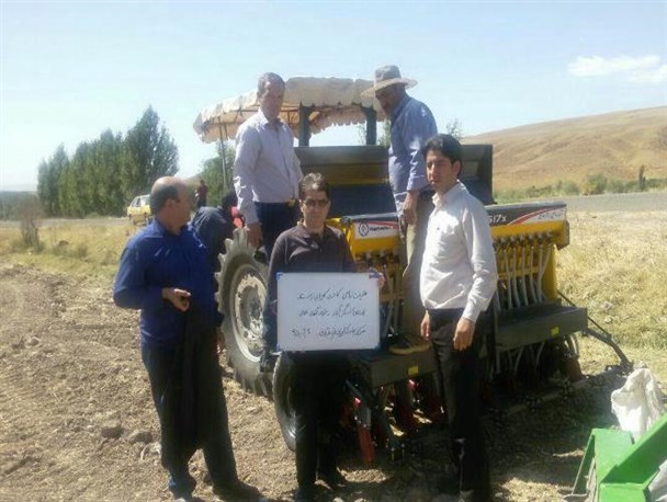 آغاز فصل کاشت کلزا در شهرستان کوثر/ کشاورزان دغدغه فروش تولیدات خود را نداشته باشند
