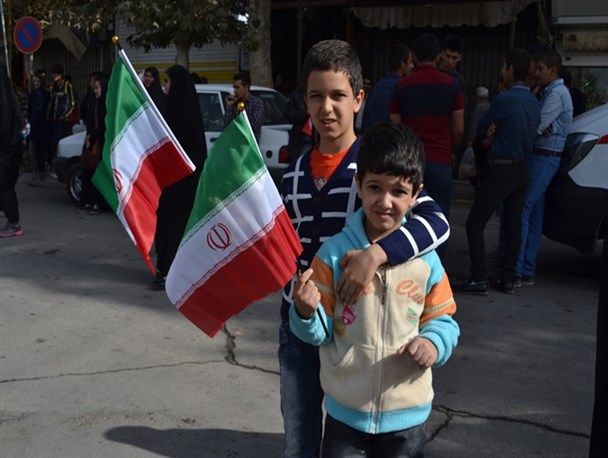 کودکان انقلابی یاسوجی در را هپیمایی 13 آبان + تصاویر