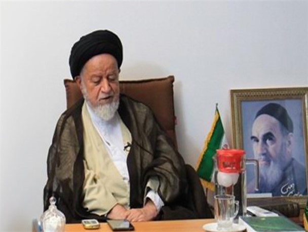 عده ای با سخنرانی خود پا روی خط قرمزها می گذارند / امثال علی مطهری نباید به استان بیایند