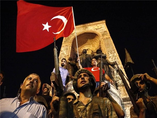 وزارت کشور ترکیه: بیش از هزار ارتشی برکنار شدند