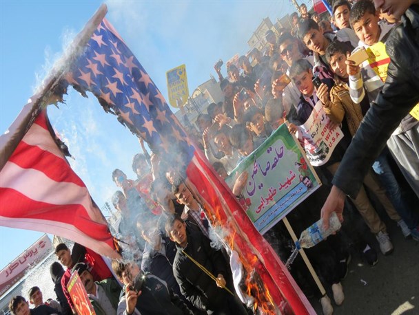 استکبارستیزی ملت ایران تا پیروزی نهایی ادامه دارد/در جامعه تحت مدیریت پیامبر(ص) هم عده‌ای مومنان را از مشرکان می‌ترساندند