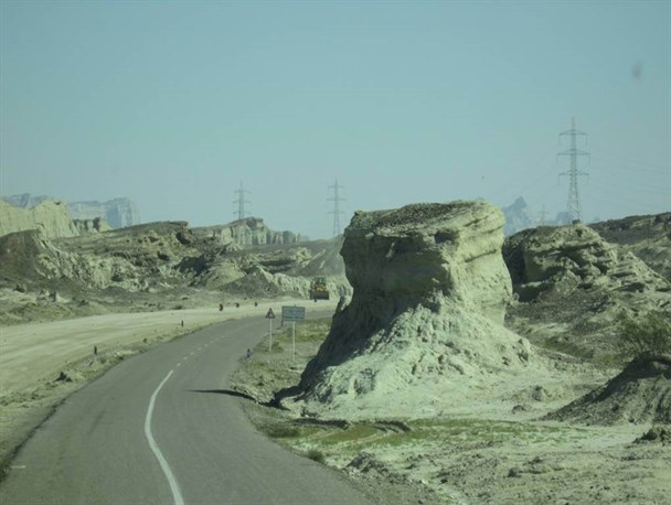 جاده های پایتخت مکران بوی خون می دهد/استمداد نماینده هرمزگان از روحانی بی جواب است