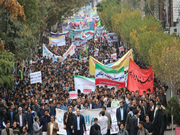 هم صدایی البرزِ استکبار ستیز در شعار "مرگ بر آمریکا" و "مرگ بر اسرائیل" در روز 13 آبان + تصاویر