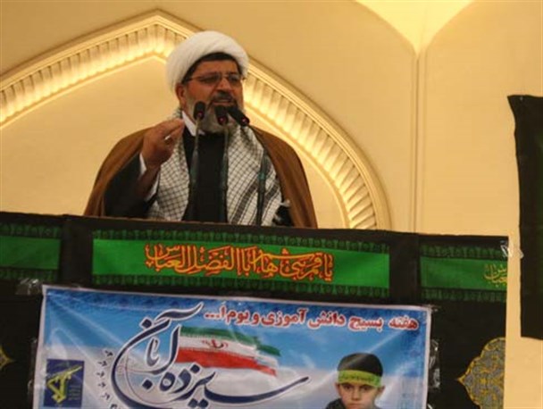 استکبار به دنبال مستعمره‌ کردن کشورهای جهان است / اوج شکست قدرت آمریکا تسخیر لانه جاسوسی بود