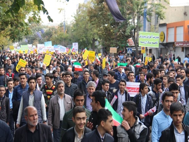 راهپیمایی مردم ارومیه به مناسبت ۱۳ آبان