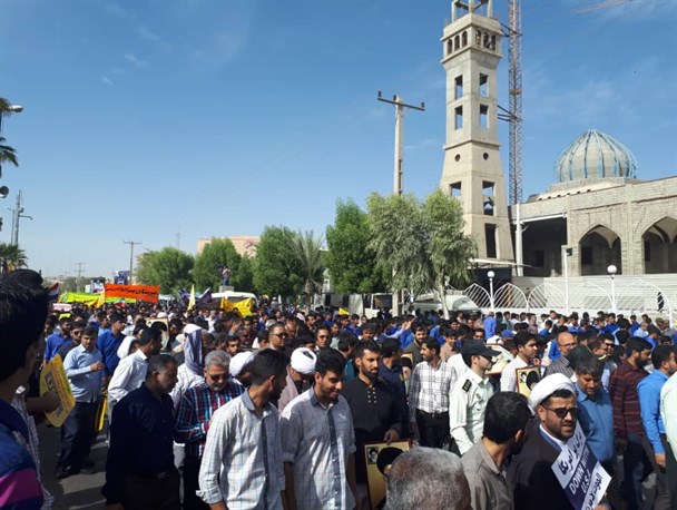 راهپیمایی ۱۳ آبان در کنار آب های گرم خلیج فارس+تصاویر