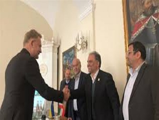 همه‌چیز در حکومت فعلی آقایان بر شورا امکان‌پذیر است/ سفر به اوکراین وجاهت قانونی ندارد