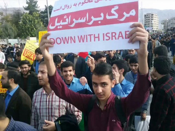 رمز موفقیت کشور در انقلابی عمل کردن و پشت رهبری بودن است/ استقامت ملت ایران دشمن را به ستوه آورده است