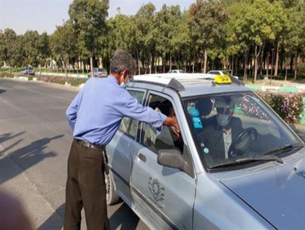 2 هزار عدد ماسک به مناسبت میلاد پیامبر اکرم(ص) توسط سپاه در صحنه توزیع شد