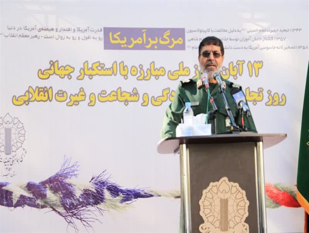 امام (ره) کشور را با تمام عظمتش از حلقوم آمریکایی ها بیرون کشید/ مردم زانو زدن تفنگداران ترامپ مقابل سپاه را فراموش نکرده اند