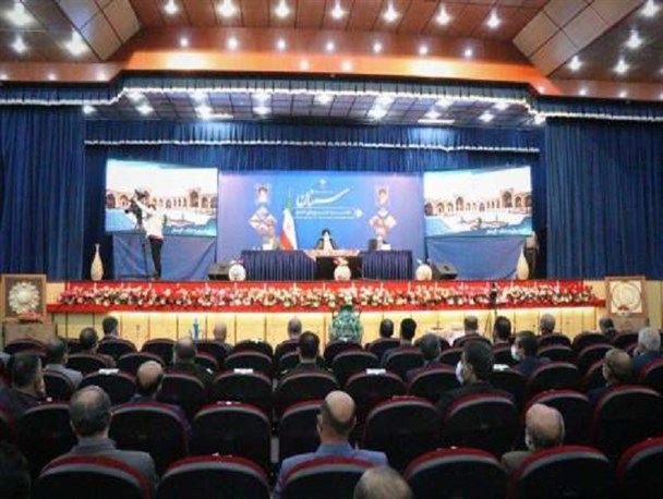 خدمت بی منت به مردم در اولویت دستگاه های اجرایی باشد/ ادارات ارباب رجوع را معطل نکنند