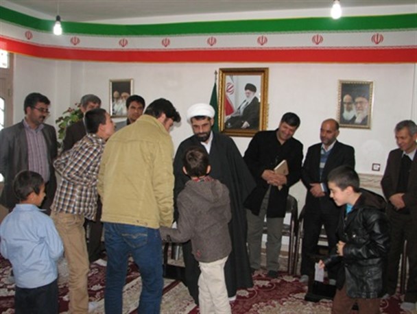 گزارش تصویری از دیدار دانش آموزان استثنایی با امام جمعه ماهنشان