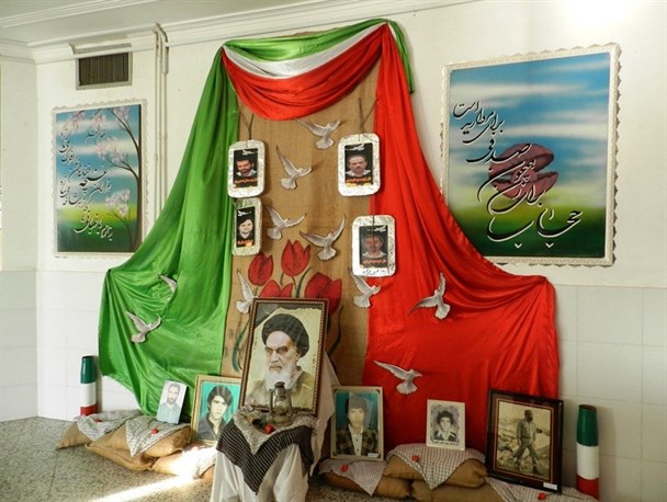 مراسم صبحگاه دبیرستان شاهد در محضر شهدا برگزار شد+تصاویر