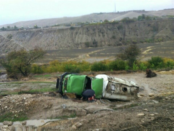 واژگونی تانکر آبرسان روستایی باغملک/خسارات رعد و برق به تاسیسات روستایی رباط /آب ۴۹ روستا قطع شد+ تصاویر