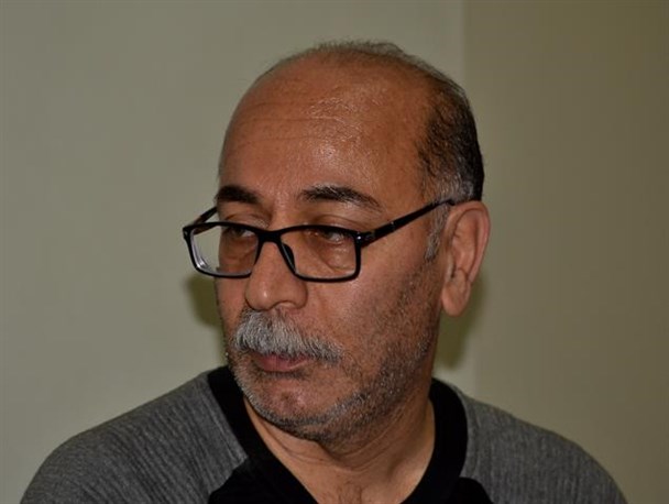 روزی 50 بار عکس پسرم را به آغوش می‌کشم و گریه می‌کنم/ آخوندی تنها فرزندم را به من برگرداند تا داروندارم را به پایش بریزم