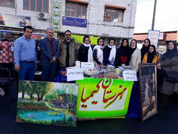 راه‌اندازی غرفه فروش غذا به نفع زلزله‌زدگان کرمانشاه توسط دانش آموزان تنکابنی +تصویر