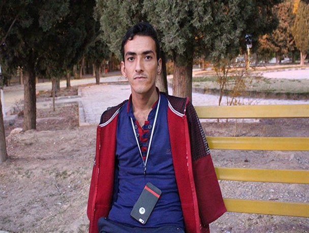 رانندگی جوان ابرکوهی بدون دست! و آرزوی شرکت در مسابقات رالی +عکس
