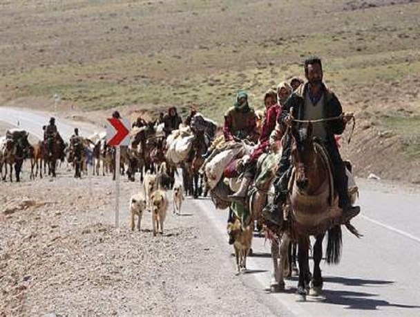 کوچ پاییزه عشایر ایوان آغاز شد