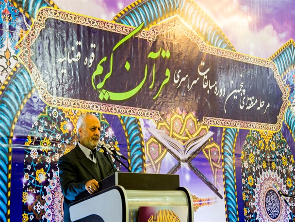قرآن عامل بازدارنده از انحرافات فکریِ جهان امروز است