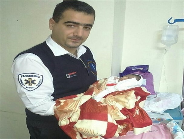 به دنیا آمدن نوزاد عجول رودسری در آمبولانس