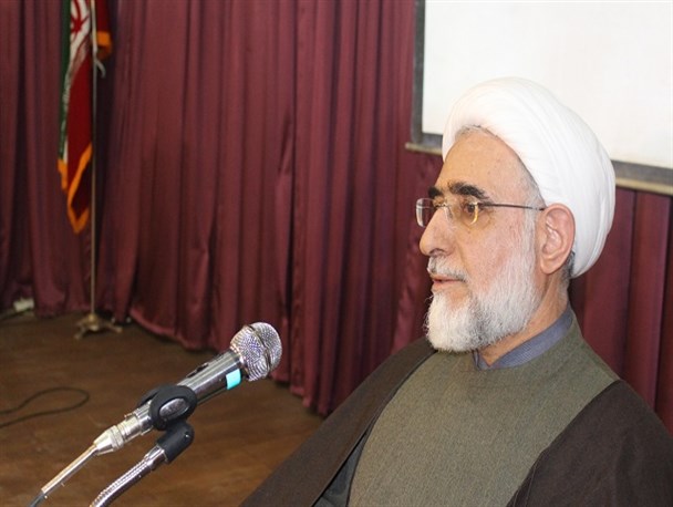 جنجال منتجب نیا در دانشگاه آزاد/از بیان اشتباهات هاشمی تا نقد روحانی در یاسوج