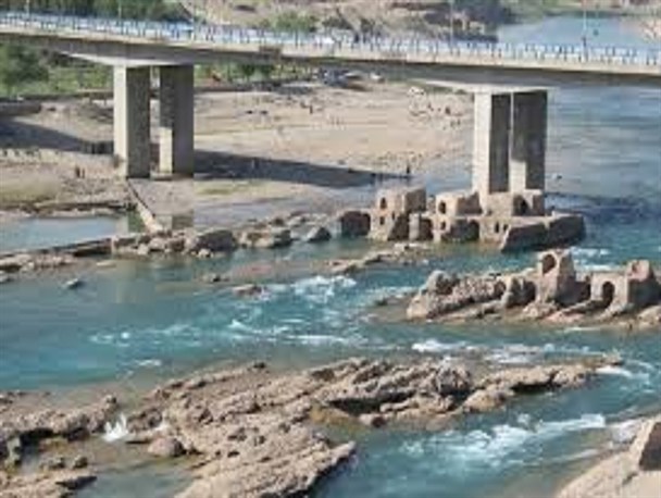 سقوط یک جوان ۱۸ ساله از یکی از پل های دزفول به درون رودخانه