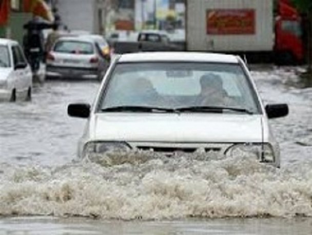 آب‌گرفتگی منازل مسکونی و مغازه‌های سطح شهر شهرضا