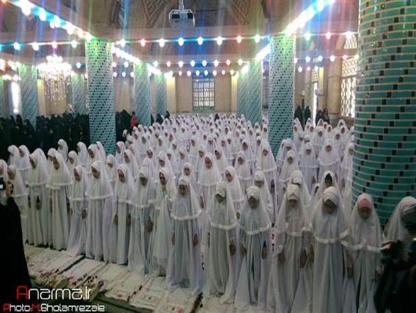 آئین جشن تکلیف دانش آموزان ابتدایی دختر در انار برگزارشد