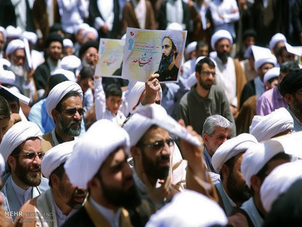 تجمع طلاب در اعتراض به حکم اعدام «آیت‌الله نمر» در اهواز