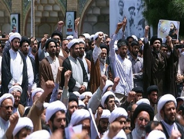 تجمع طلاب خراسان شمالی مقابل حوزه های علمیه امام صادق(ع)