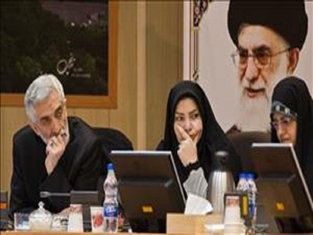 مترو تبریز محله‌ ای می‌شود/ روایت بانوی شورا از آسیب‌های اجتماعی و طلاق خاموش!/ از زندگی مجردی دختران تا حیا و حرمتی که شکسته می‌شود/ اعضاء شورا یک دقیقه سکوت کردند!