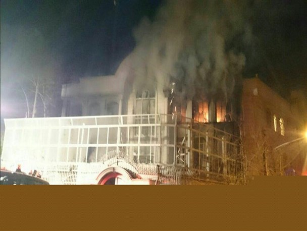 موضوع حمله به سفارت عربستان مشکوک است/ چنین اتفاقاتی از برخورد منفعلانه دولت با جنایات عربستان رقم میخورد