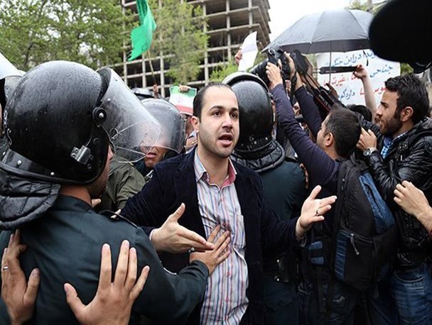 درخواست ناجا از معترضین برای ترک اطراف سفارت سعودی/ ممانعت از تغییر نام خیابان به نام شیخ نمر+تصاویر