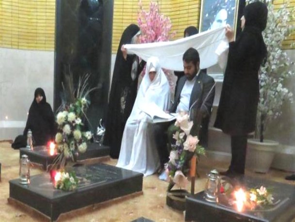 مراسم عقد زوج جوان در جوار مزار شهدای گمنام تربت جام برگزار شد