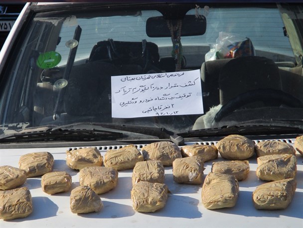 دستگیری زوج قاچاقچی در بجستان