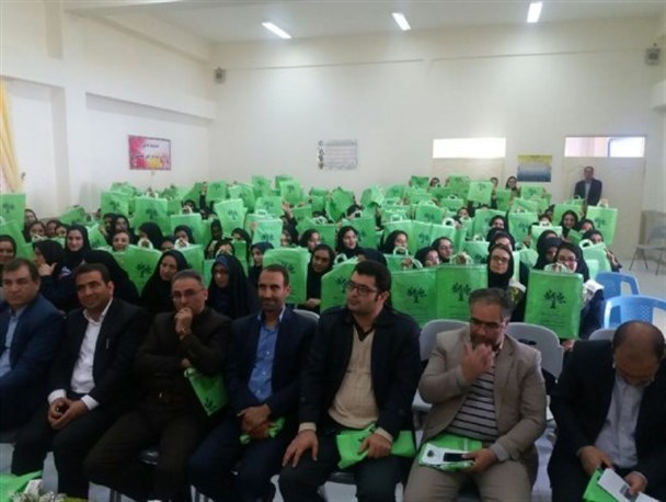 فرهنگ عمومی در استفاده از پلاستیک رعایت نمی شود/برگزاری همایش" نه به پلا ستیک "در خدابنده+تصویر