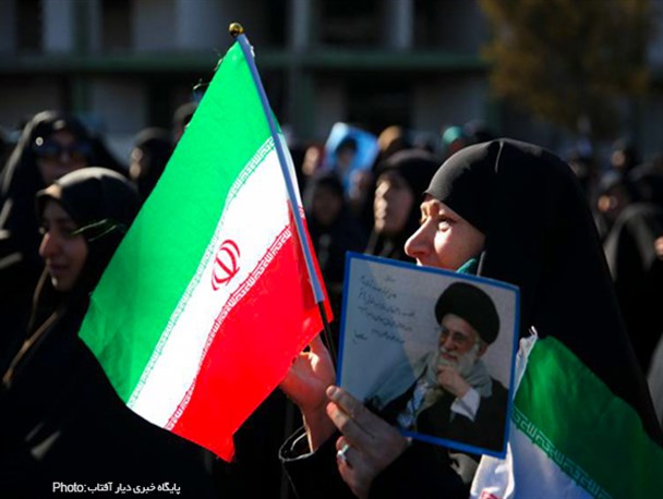خروش انقلابی مردم اراک درپاسخ به آشوبگران و دخالت های بیگانگان+تصاویر
