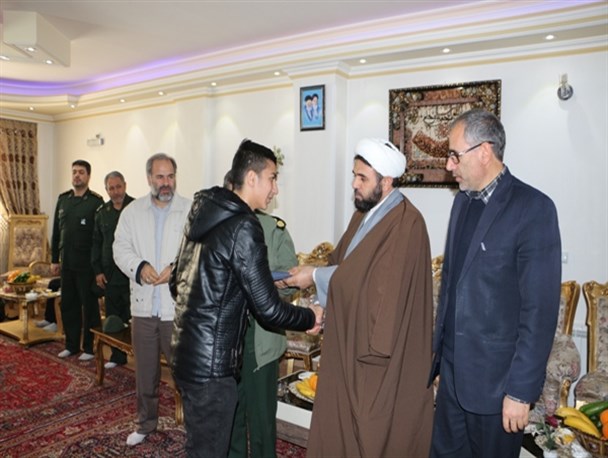 تجلیل ناحیه مقاومت بسیج میاندوآب از بوکسور حامی ملت مظلوم فلسطین/ تصاویر