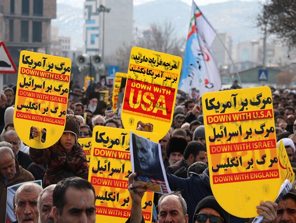 مردم اراک جنایت آمریکا در به شهادت رساندن حاج قاسم سلیمانی را محکوم کردند