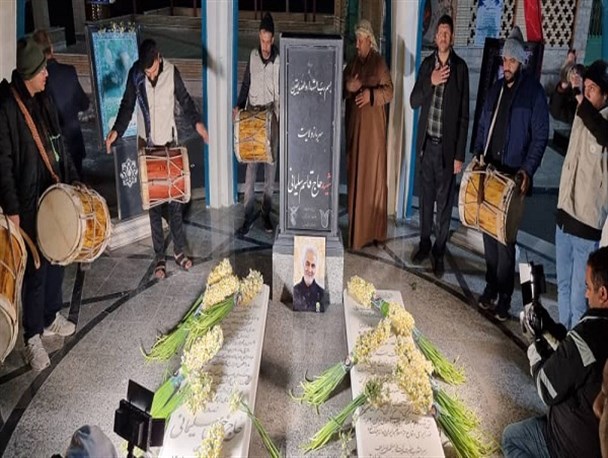 تقدیم ۲۳ هزار شاخه گل نرگس به نیابت از شهدای خوزستان به شهید سلیمانی