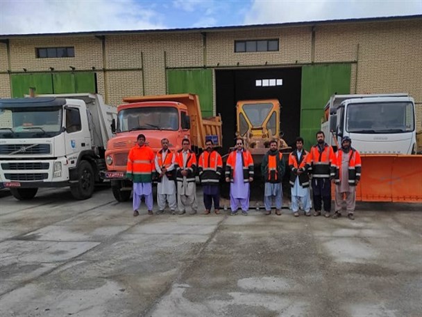 استقرار ۳۰ اکیپ ثابت و سیار در محورهای مواصلاتی شمال سیستان و بلوچستان/ تداوم فعالیت جهادی راهداران تا پایان بارندگی‌ها