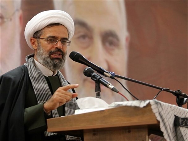 مکتب به جا مانده از سردار سلیمانی را باید در بین جوانان ترویج و تبیین کرد