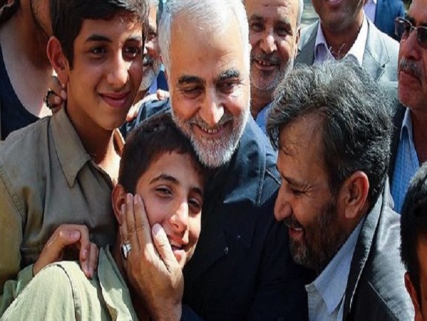 دشمنان حاج قاسم به معنای واقعی کلمه از او می ترسیدند/ رابطه نزدیک سردار سلیمانی و جوانان