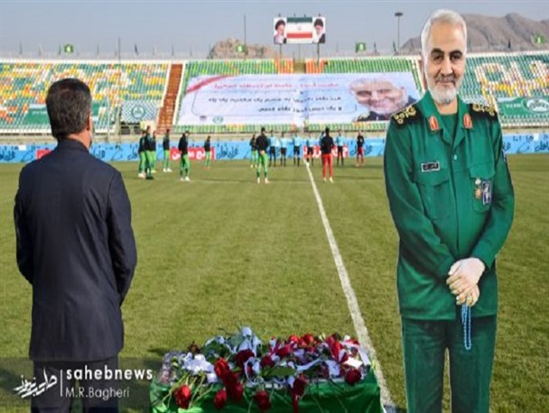 ادای احترام تیم ذوب آهن به شهید #قهرمان پیش از بازی با فجر سپاسی