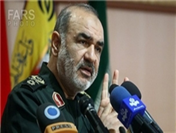 قدرت نظامی ایران پشتوانه تیم هسته‌ای است/ خوش‌رفتاری دیپلماتهای ما آمریکا را به اشتباه نیندازد/ هیچ مرزی برای مقابله با دشمن نمی‌شناسیم