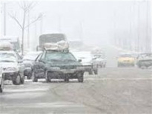 بارش برف در محورهای منتهی به ۷ شهرستان خراسان‌رضوی